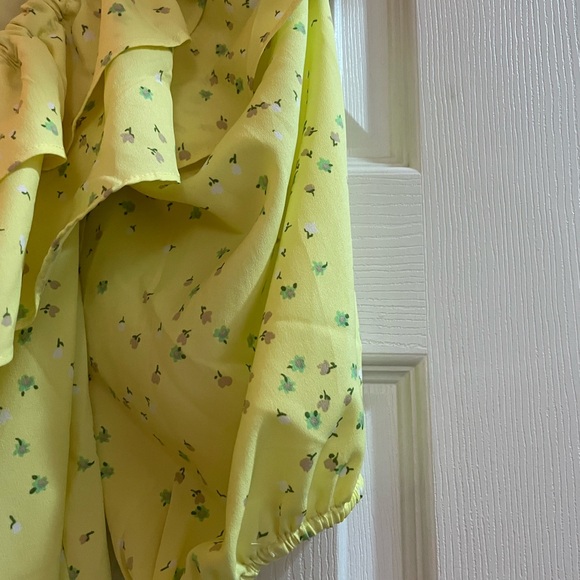 Riley & Rae Yellow Ruffled Blouse - Picture 3 of 10